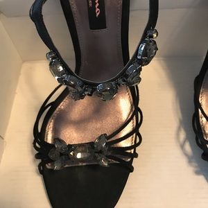 Nina Sandler size 8 m new beautiful